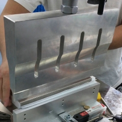 Pleated filter cartridge pleats middle seam welder